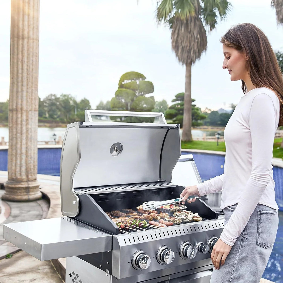 4-Burner Propane Gas Grill With Cast Iron Grates, Side Stove And 44,000 BTU Stainless Steel Burners