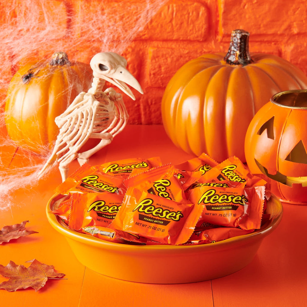 Reese's Milk Chocolate Snack Size Peanut Butter Cups, Halloween Candy Bag, 10.5 oz