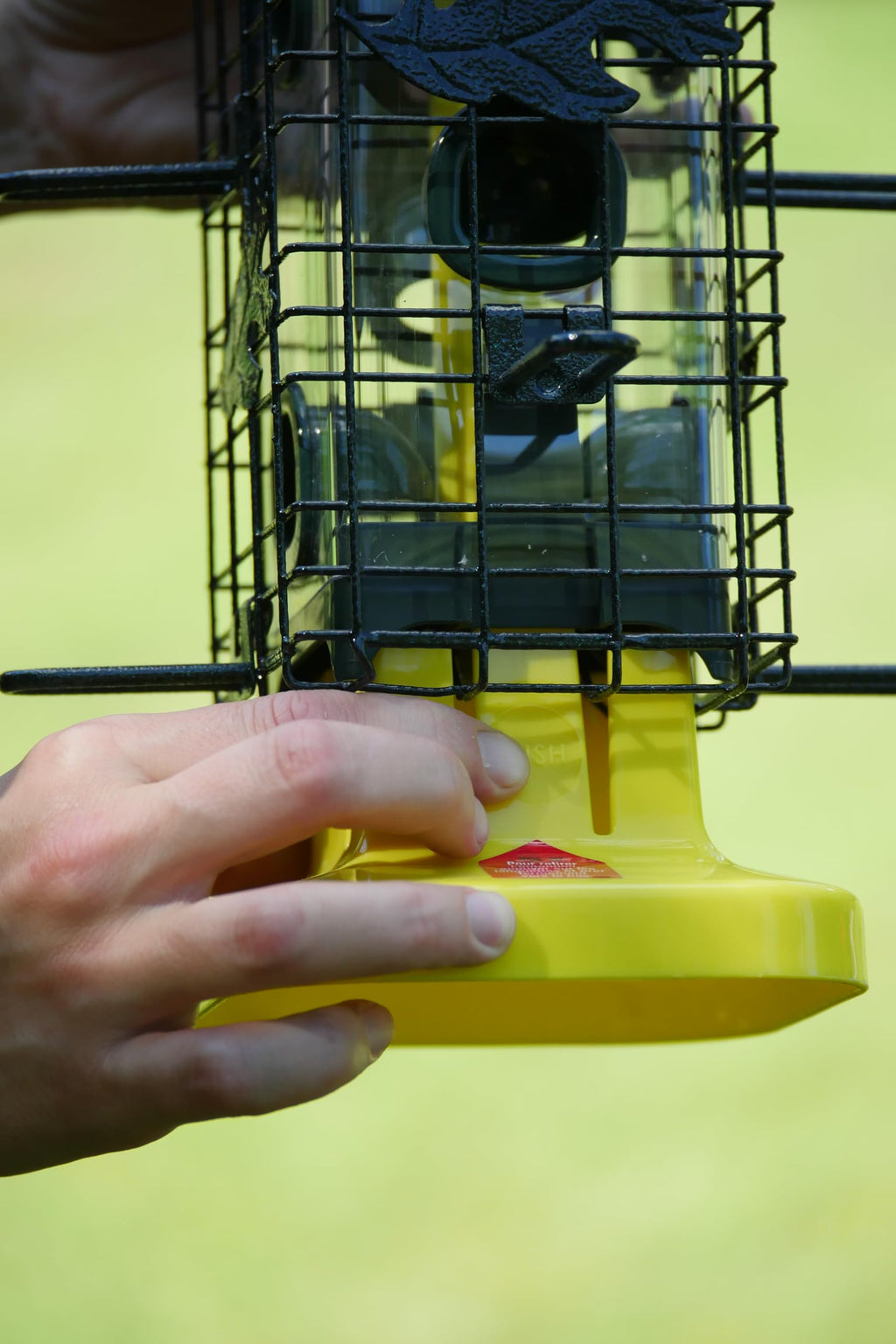 Squirrel Solution200 Squirrel-proof Bird Feeder w/6 Feeding Ports, 3.4-pound Seed Capacity, Free Seed Funnel