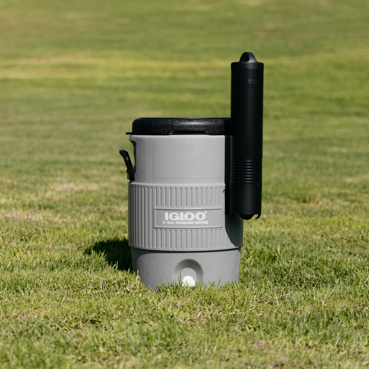 Igloo Sports Cooler | Insulated Beverage Dispenser with Spout |Portable Handwashing Station