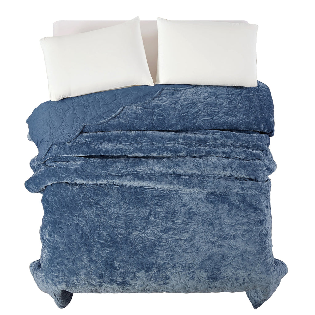 The Pioneer Woman Eloise Floral Velvet Quilt, Full/Queen, Blue Dust