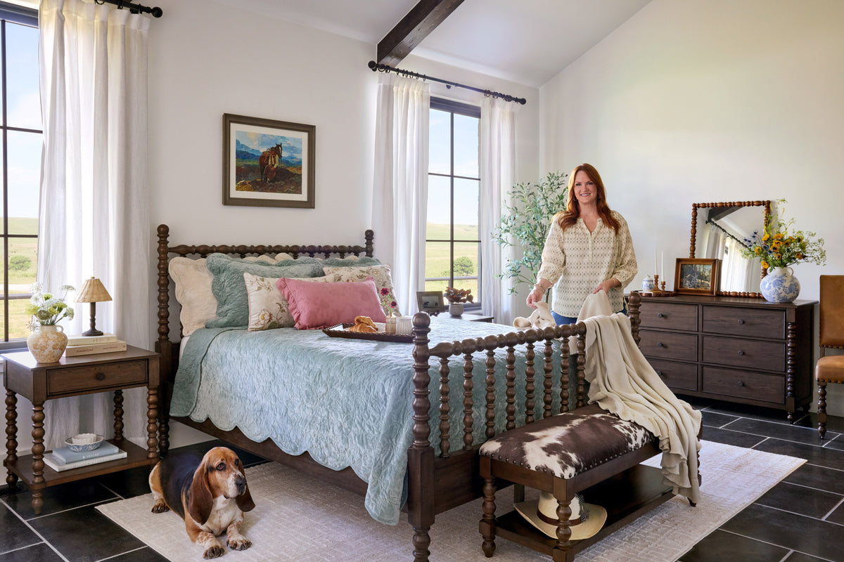 The Pioneer Woman Eloise Floral Velvet Quilt, Full/Queen, Blue Dust